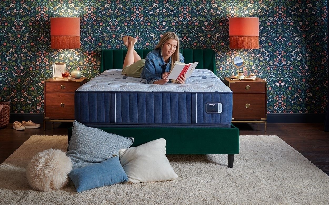 Women on a Estate mattress