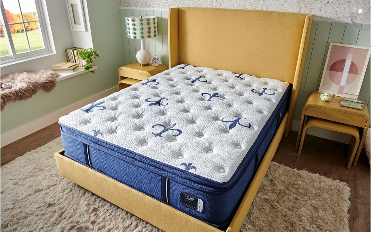 Studio EPT Queen Styled Room Flat Top