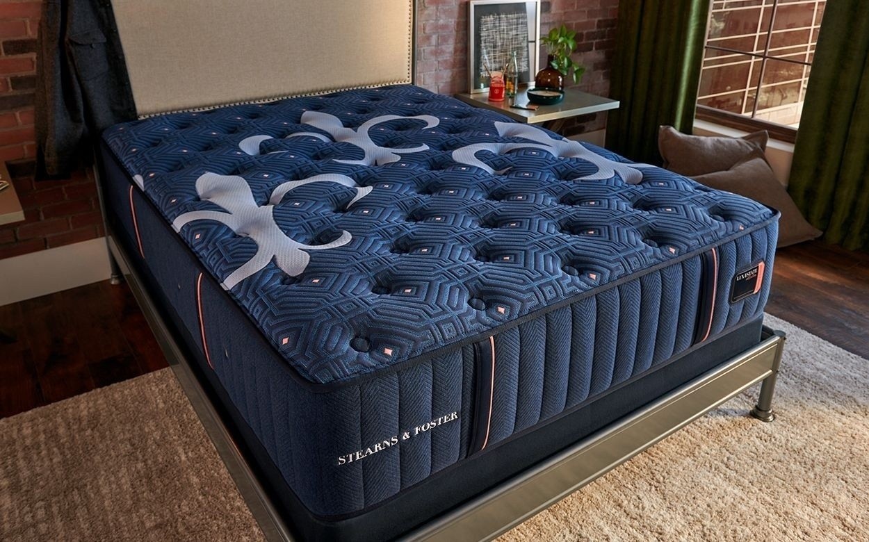 Lux Estate TT Queen Styled Room Top